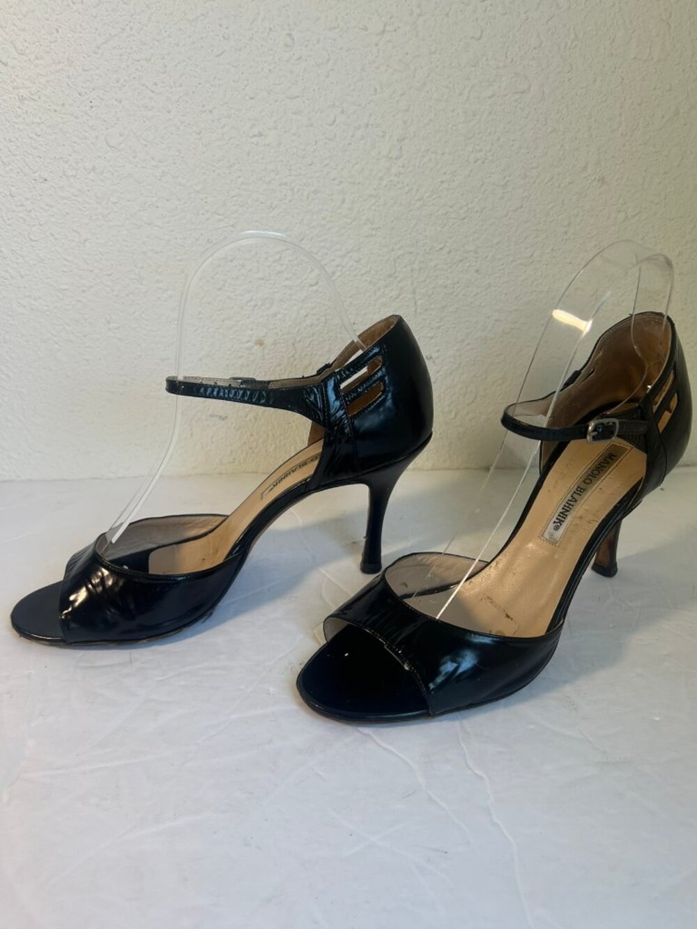 Y2K VINTAGE MANOLO BLAHNIK PATENT LEATHER SANDALS SIZE 38 / 8 US